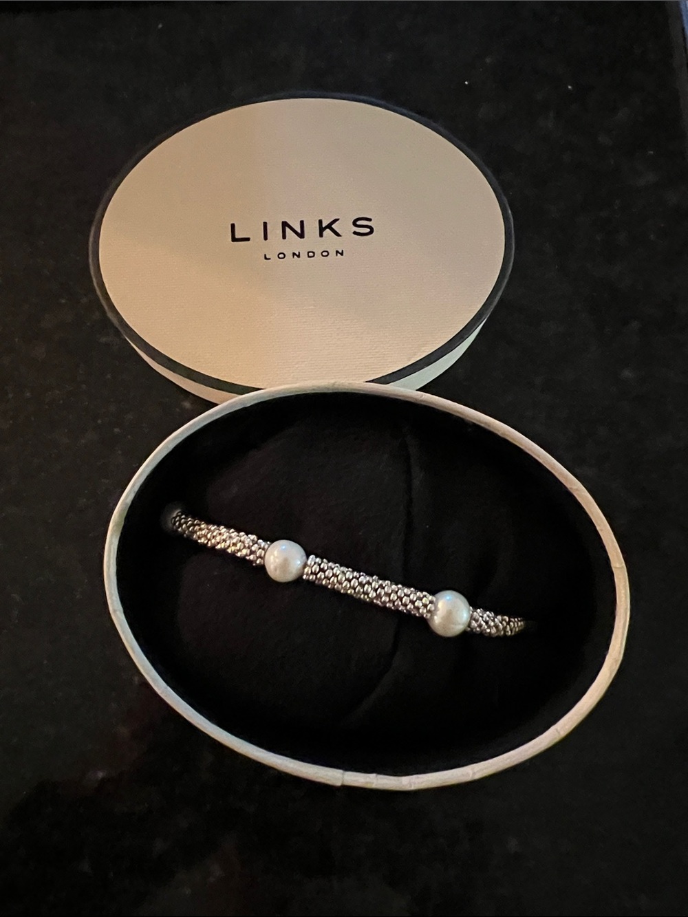 Sterling Silver Bracelet with White Pearls